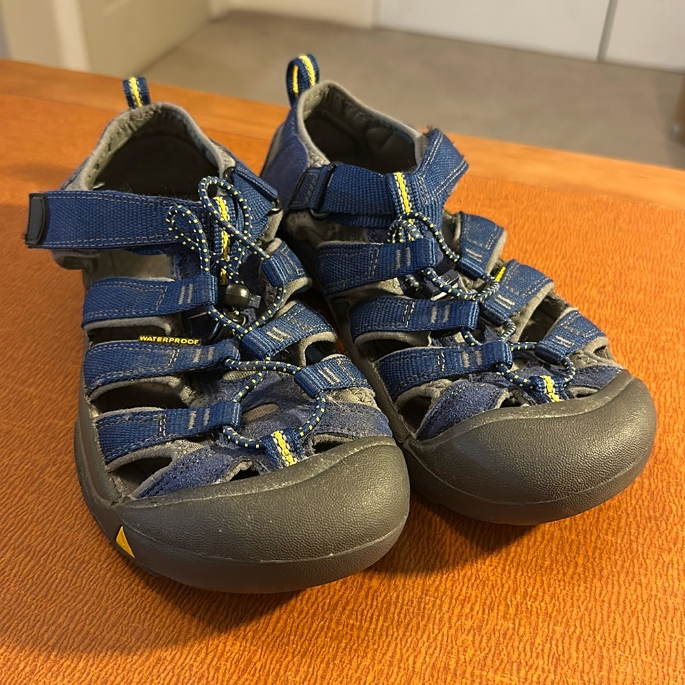 Keen Blue Sandals Newport H2 Size 37‎ (kids 5)